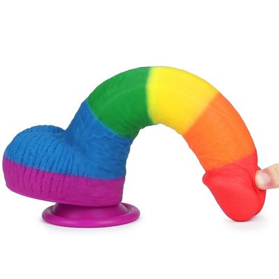 Taza líquida de Toy Faked Penis With Suction del sexo del consolador del arco iris del silicón los 22.5cm